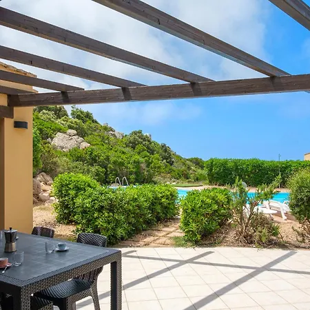 3 Bedroom Awesome In Trinita Dagultu Сasa de vacaciones Trinità dʼAgultu